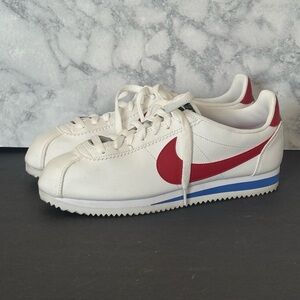 Ladies Nike Classic Cortex leather sneakers